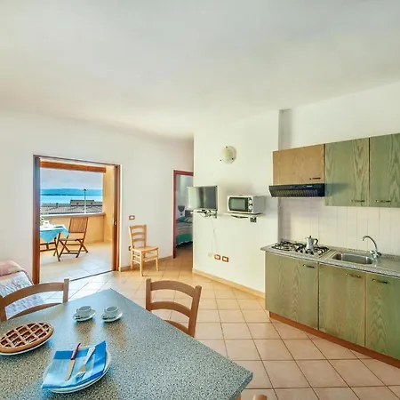 1 Bedroom Cozy In Apartment Isola Rossa